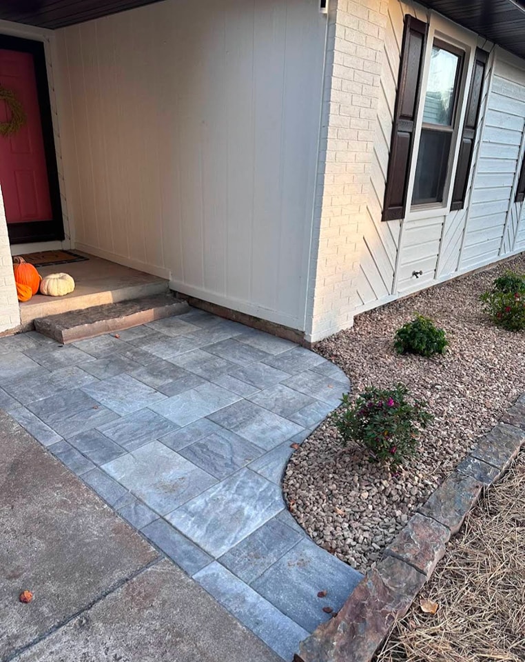 Retaining Wall with Curved Design